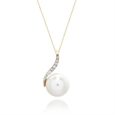 18ct Yellow Gold Freshwater Pearl and Diamond Pendant thumbnail