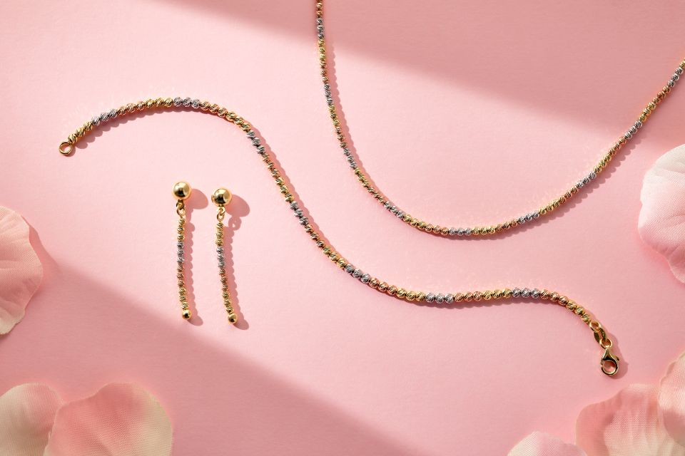 STUNNING JEWELLERY IN LUXURIOUS 18CT GOLD