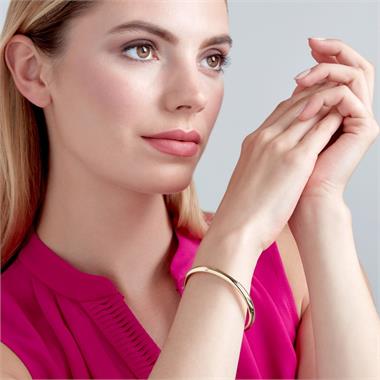 18ct Yellow Gold Oval Bangle Large thumbnail