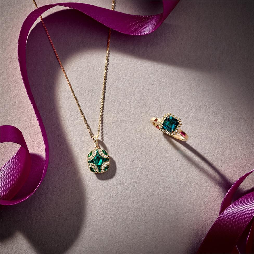 18ct Yellow Gold Vintage Design Emerald and Diamond Pendant Thumbnail Image 2