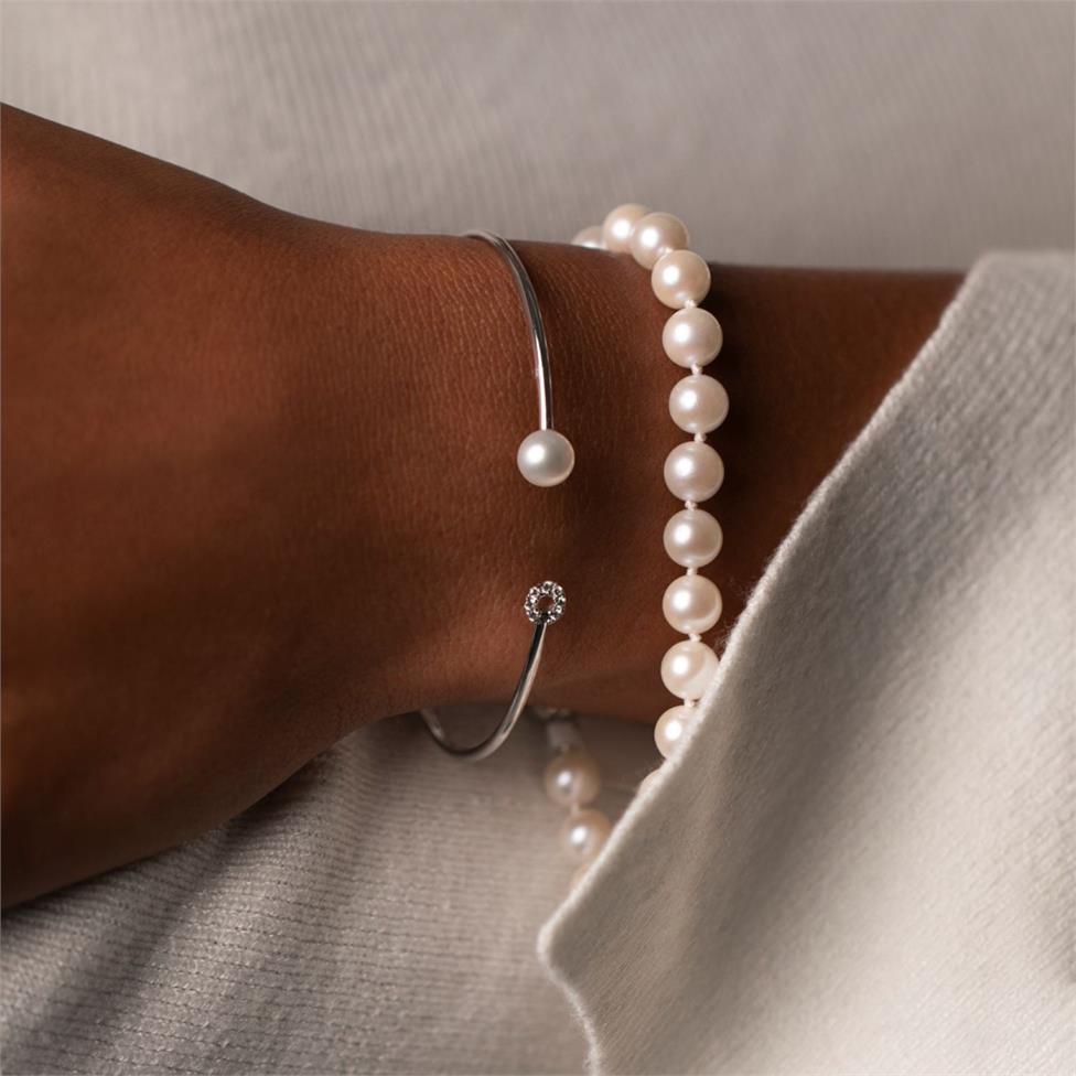 18ct White Gold Freshwater Pearl and Diamond Open Bangle Thumbnail Image 1