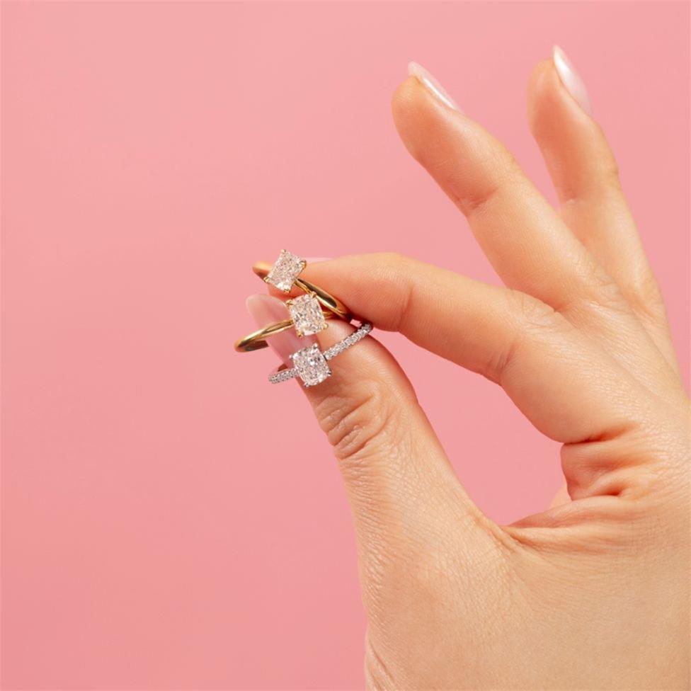 18ct Yellow Gold Cushion Diamond Engagement Ring 1.01ct Thumbnail Image 1