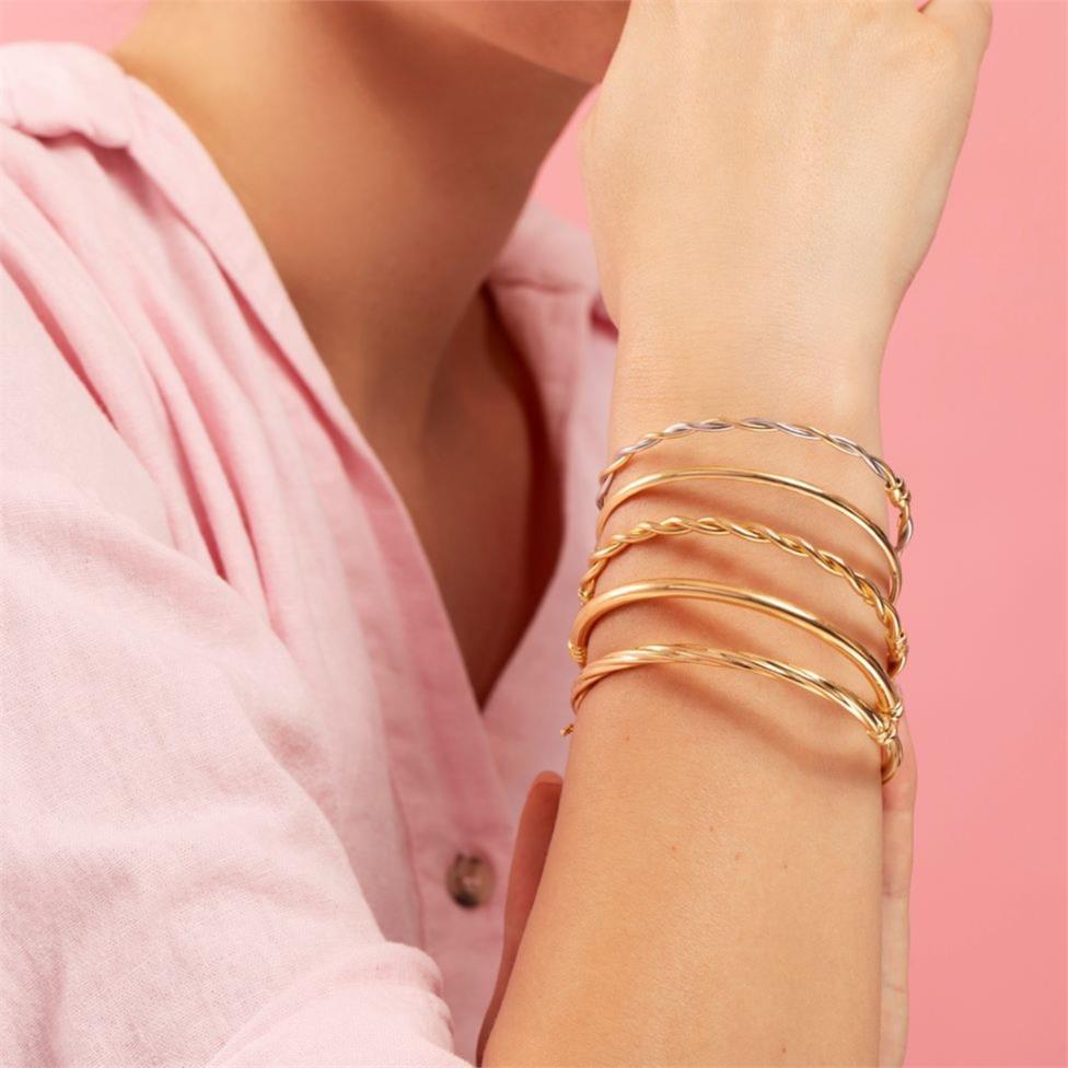 18ct Yellow Gold Oval Bangle Thumbnail Image 3