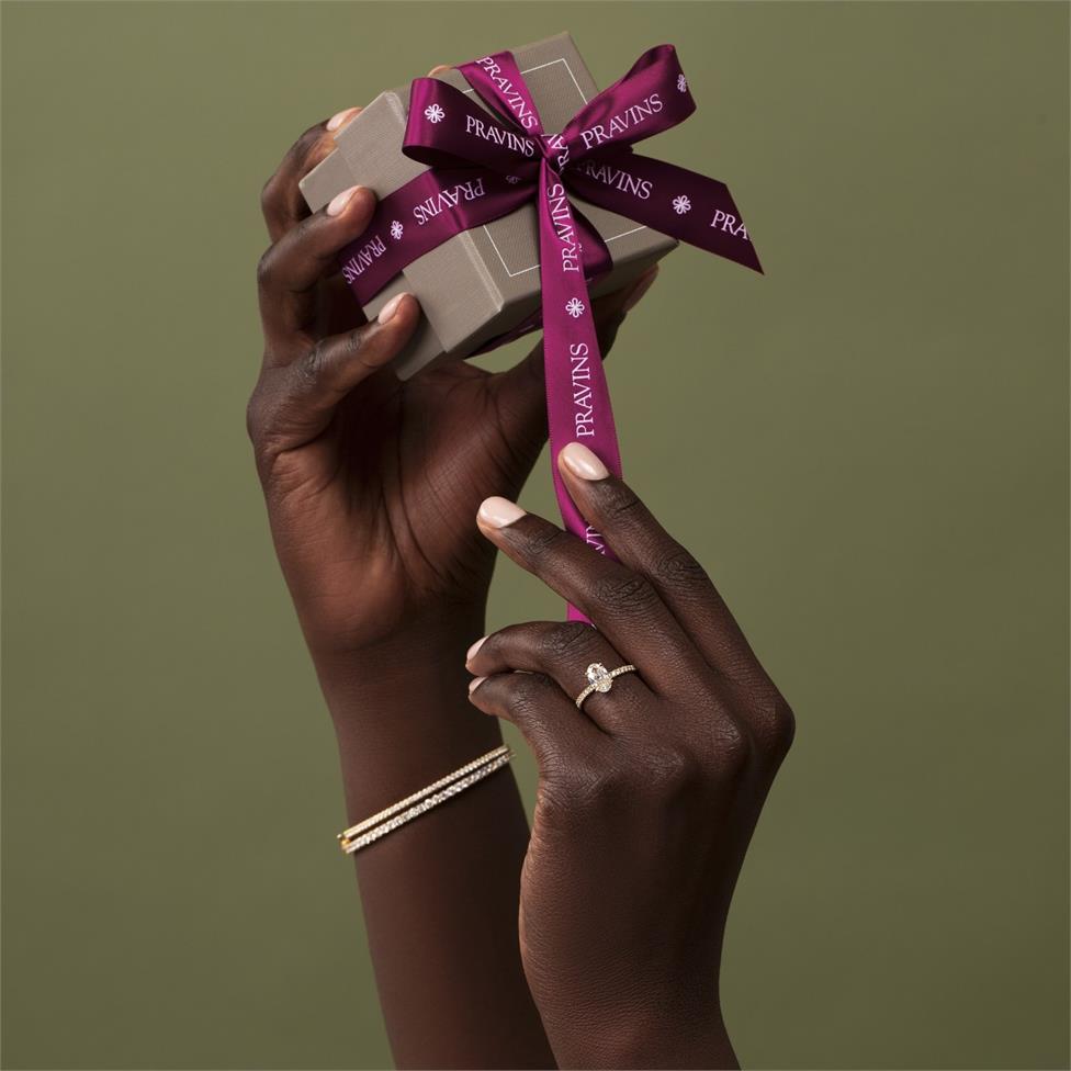 18ct Yellow Gold Oval Diamond Engagement Ring Thumbnail Image 4