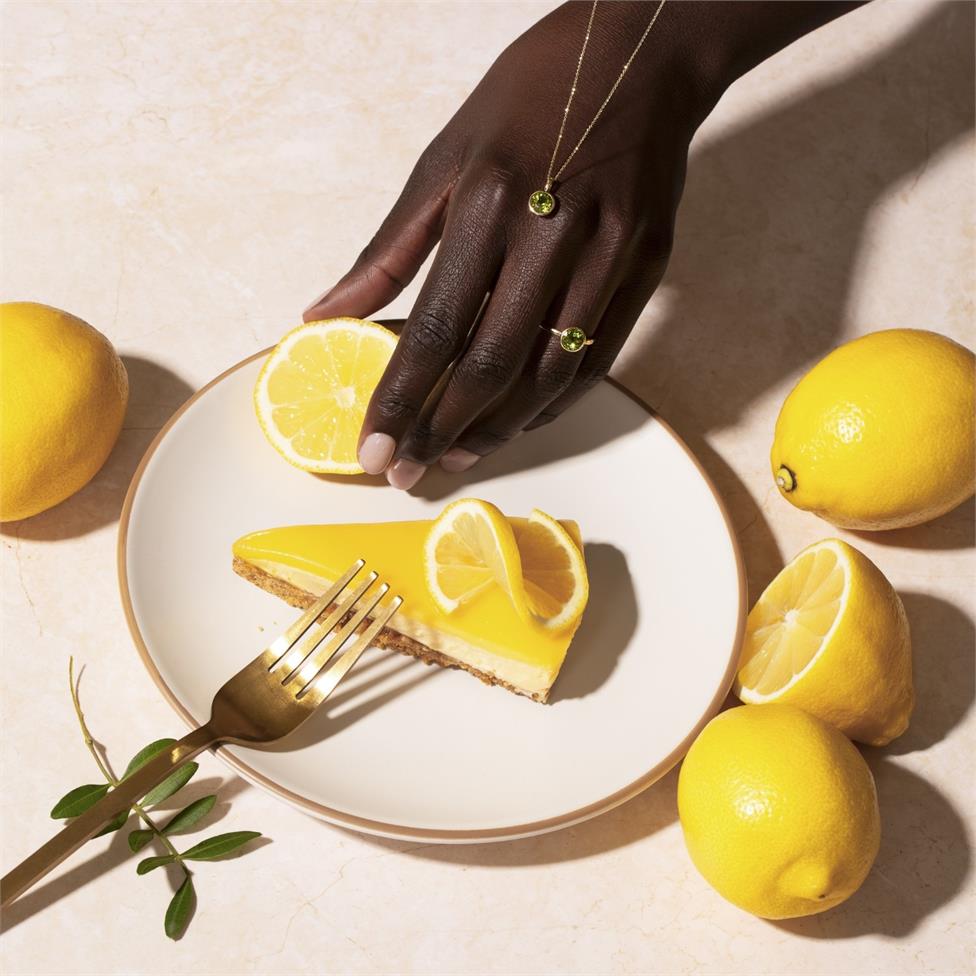 18ct Yellow Gold Peridot Rubover Pendant Thumbnail Image 2