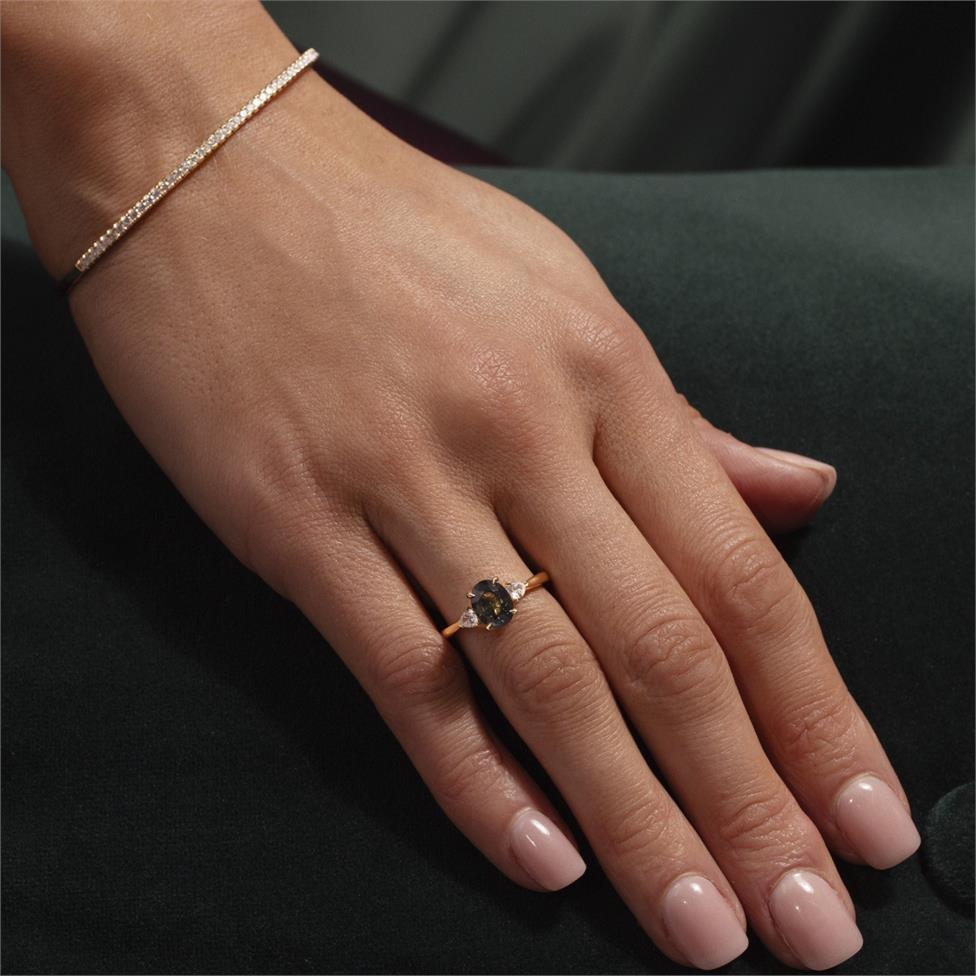 18ct Yellow Gold Diamond Line Bangle Thumbnail Image 1