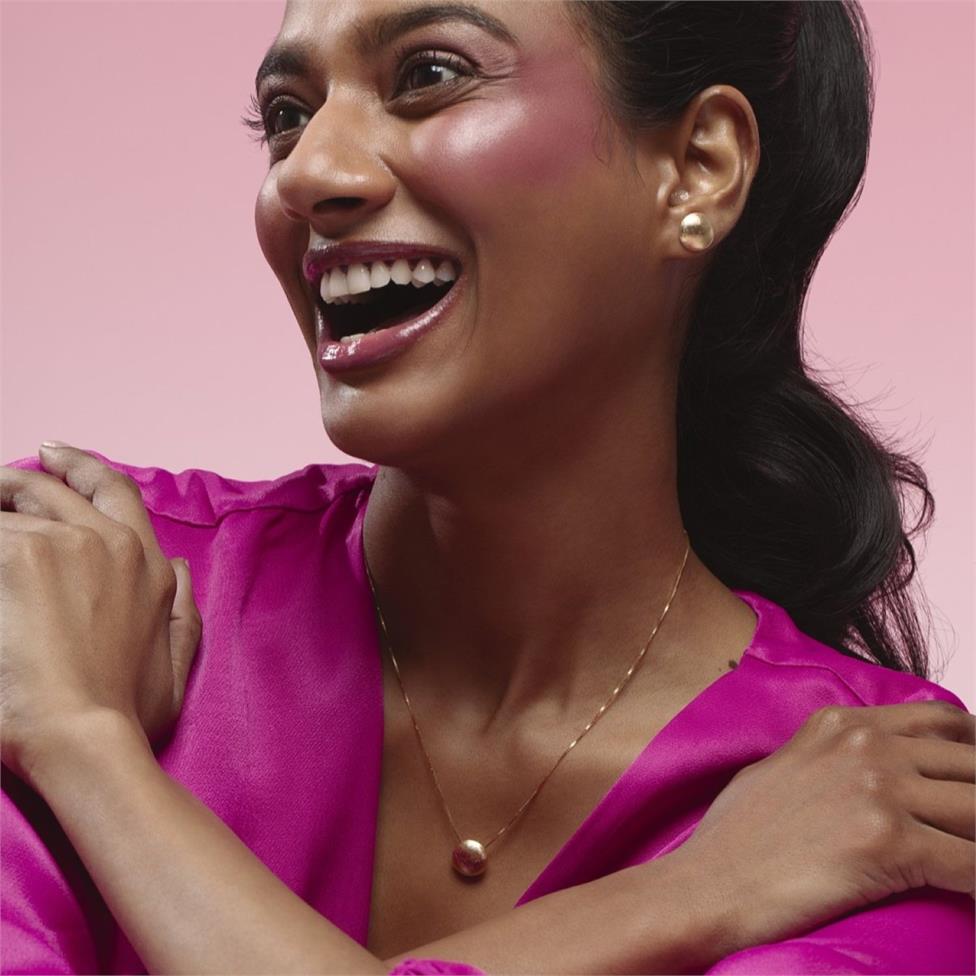 18ct Yellow Gold Round Satin Finish Stud Earrings Thumbnail Image 1