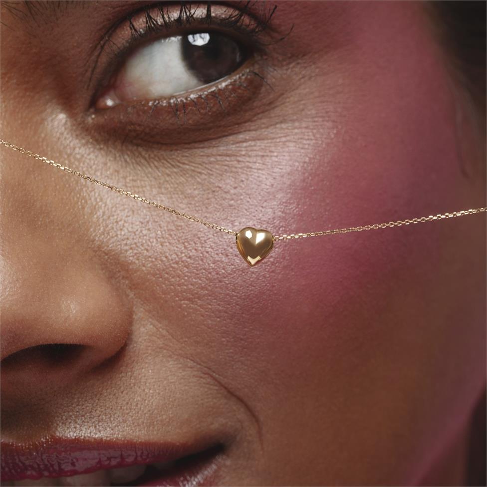 18ct Yellow Gold Heart Necklace Thumbnail Image 2
