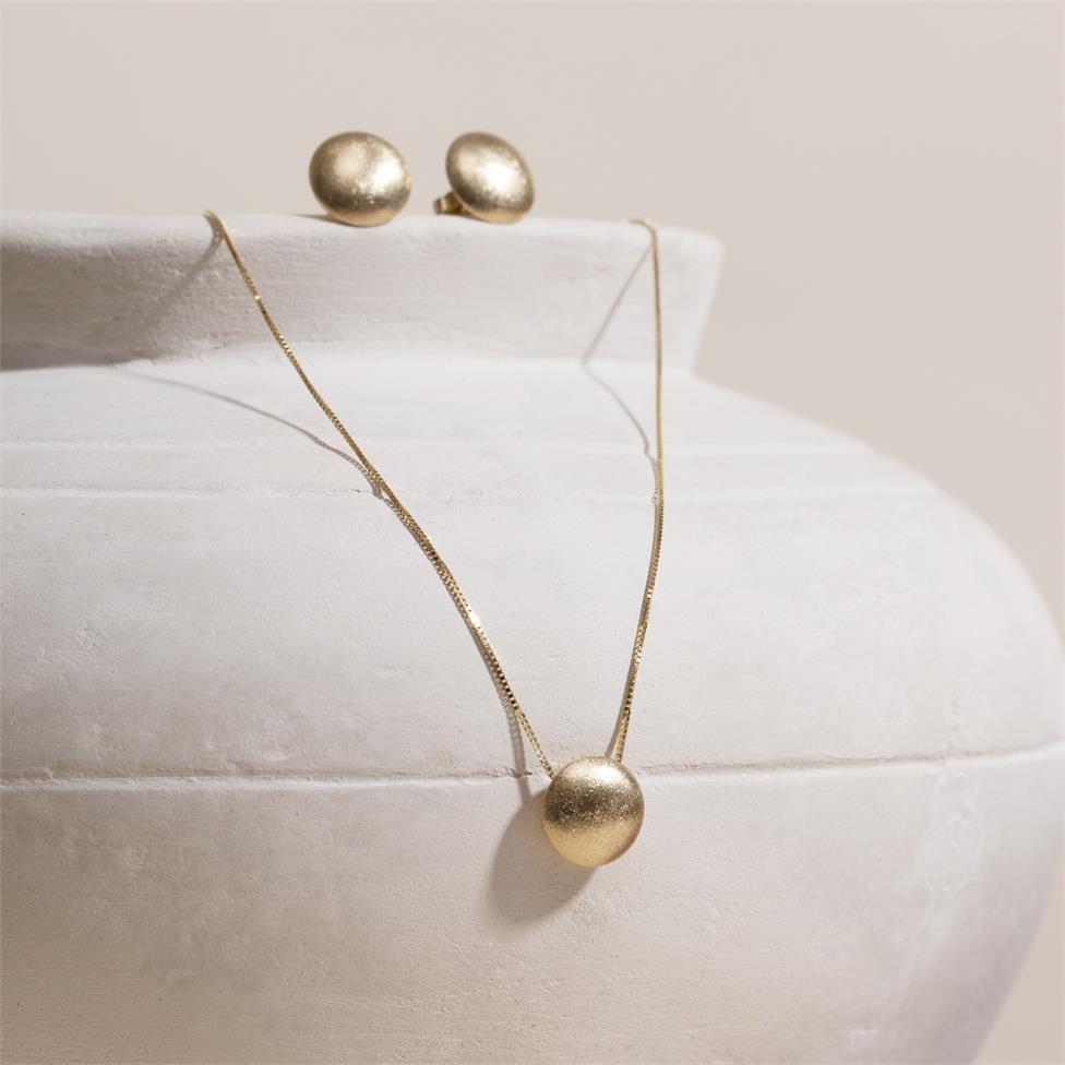 18ct Yellow Gold Round Satin Finish Stud Earrings Thumbnail Image 2