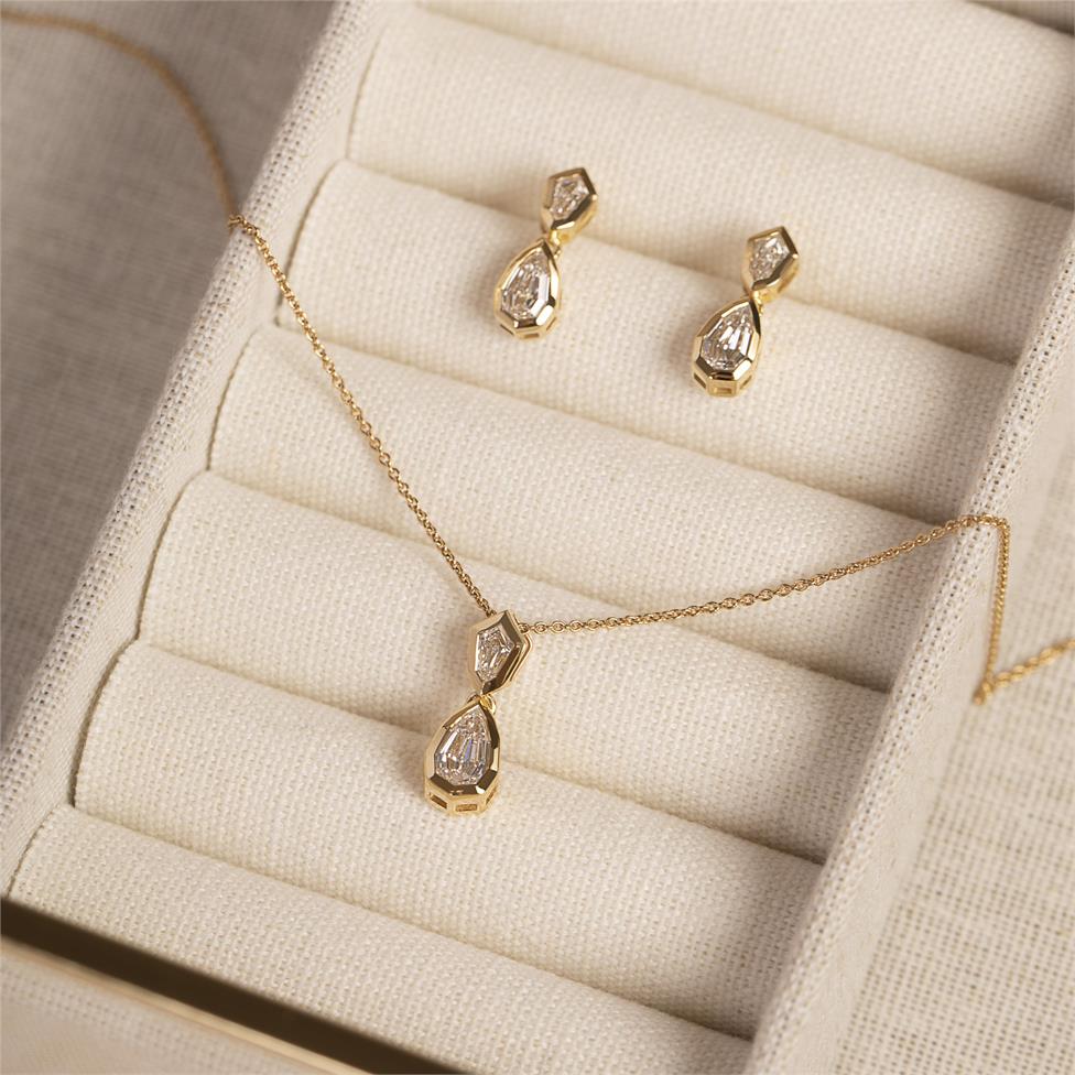 18ct Yellow Gold Geo Cut Pear Diamond Earrings Thumbnail Image 2